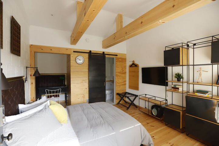 Classic Single Room 1 Double Bed Private Bathroom (1 of 2)