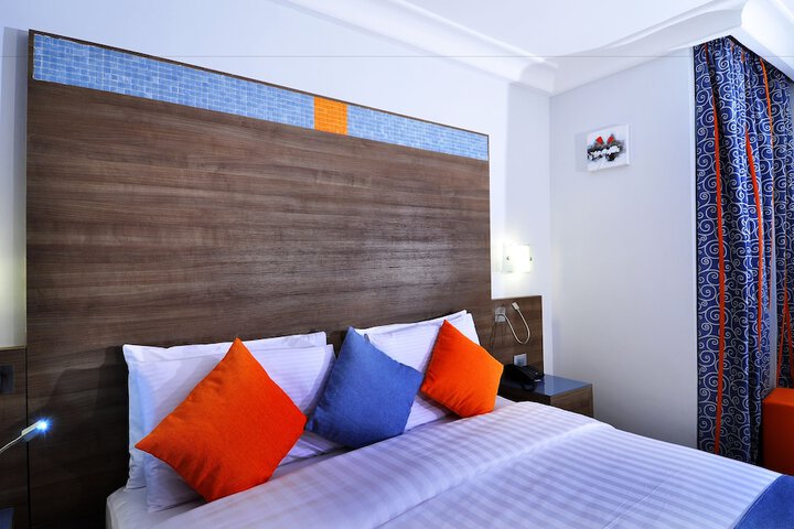 Room 9 of 53