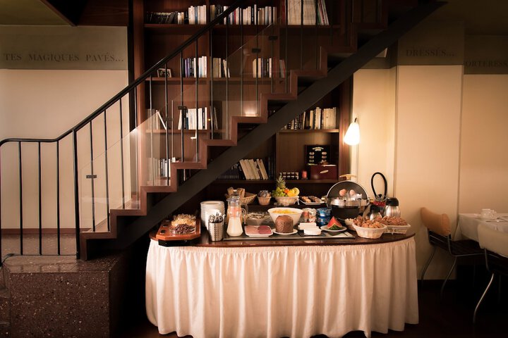 Breakfast/Coffee Service 18 of 35