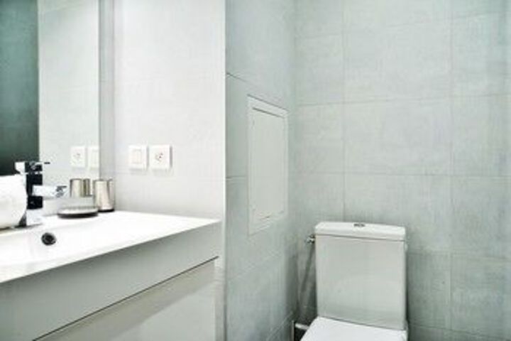 Room 2 of 6