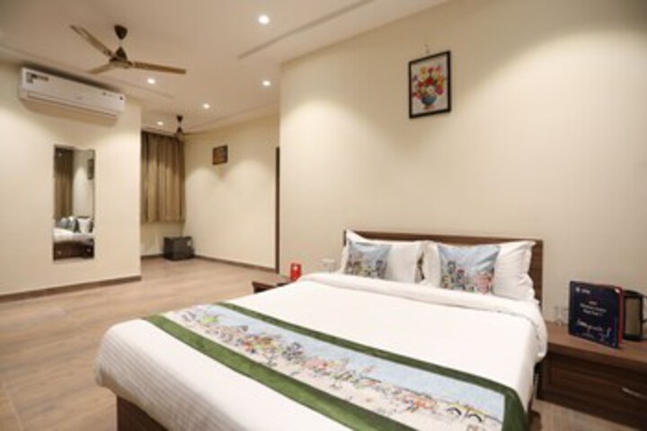 Room 16 of 21