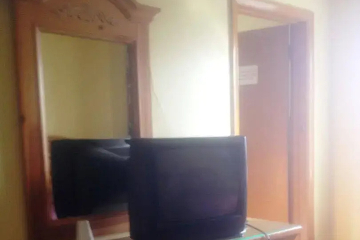 Room 4 of 13