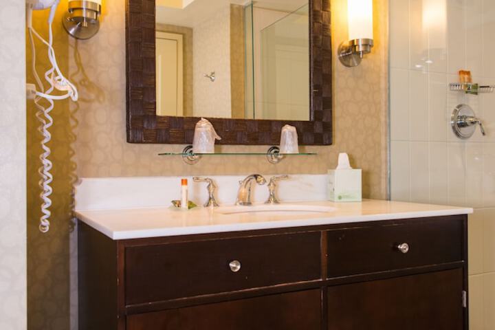 Bathroom sink