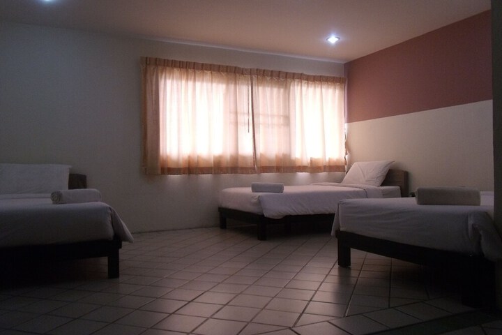 Room 3 of 28