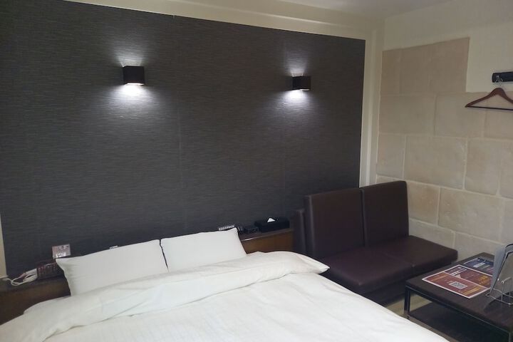 Room 15 of 51