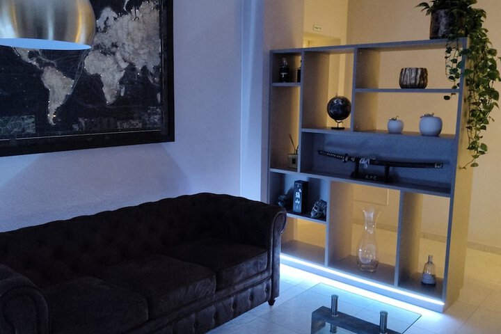 Lounge 27 of 30