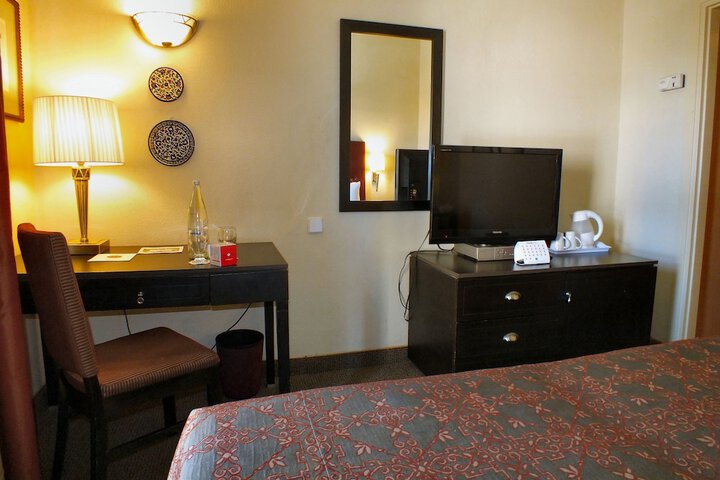 Room 32 of 74