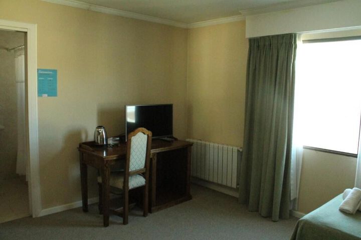 Room 25 of 38