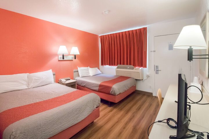 Room 8 of 39