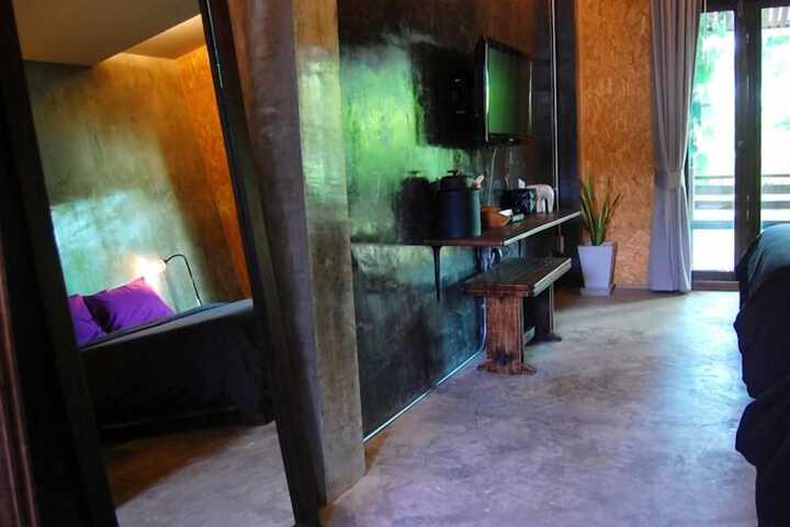 Room 28 of 47