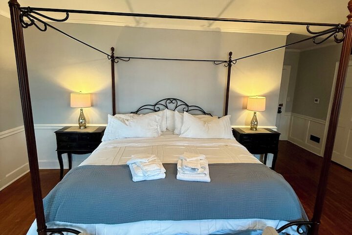 Room 16 of 65