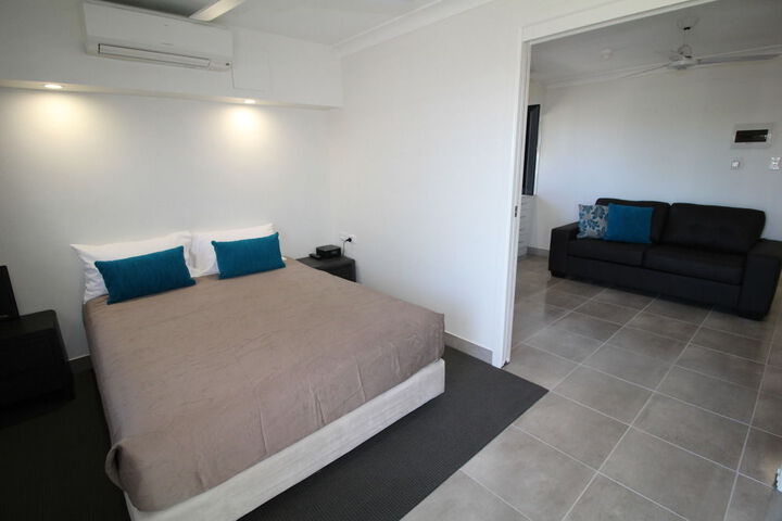 Room 10 of 28