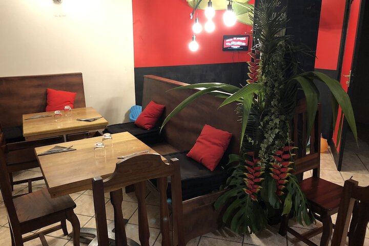 Dining 2 of 8