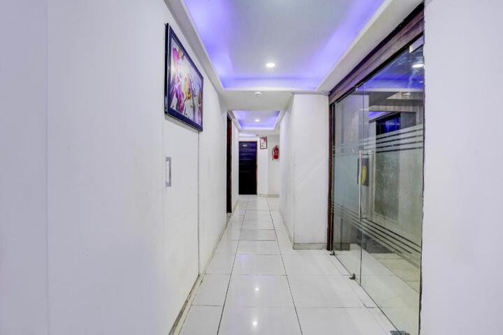 Hotel O Ashram Road formerly Radhey Residency