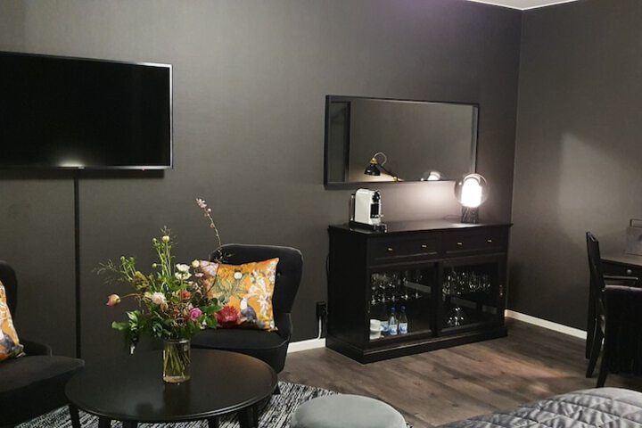 Room 2 of 19