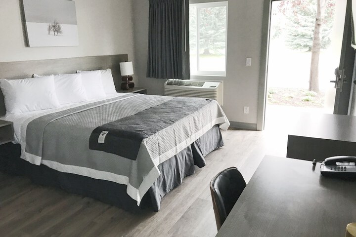 Room 5 of 33