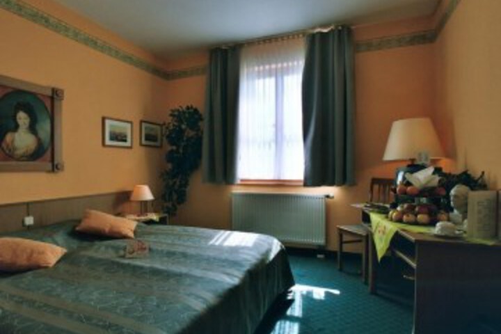 Room 6 of 33
