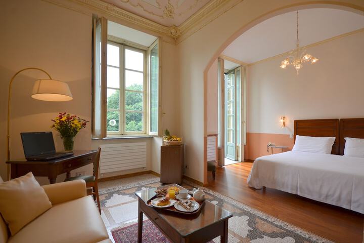 Room 4 of 38