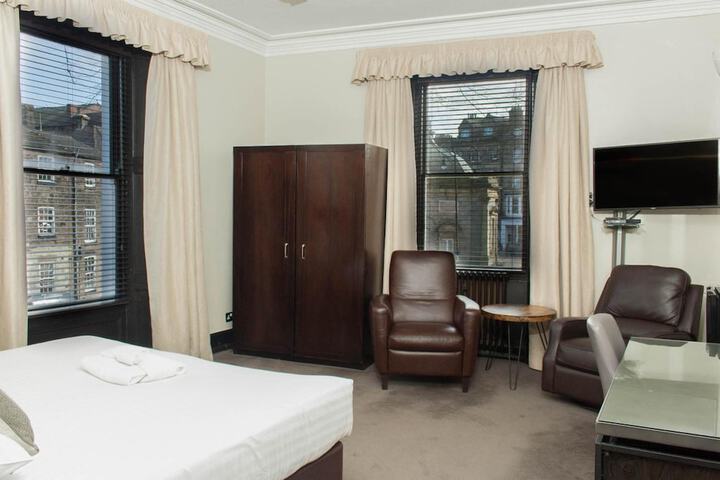 Room 27 of 66