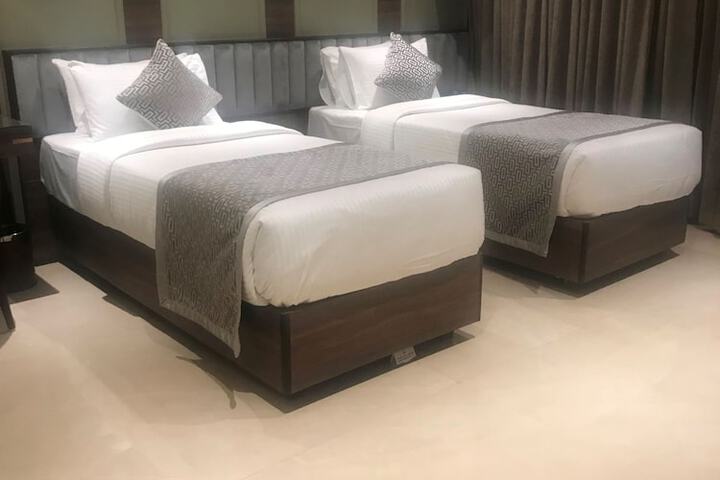 Room 2 of 27