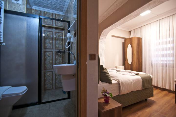 Room 6 of 28