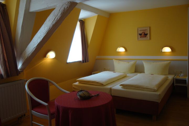 Room 5 of 6