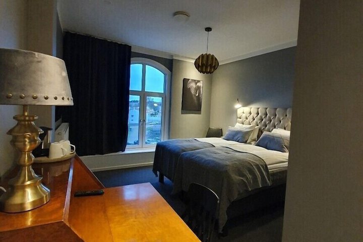 Room 13 of 36