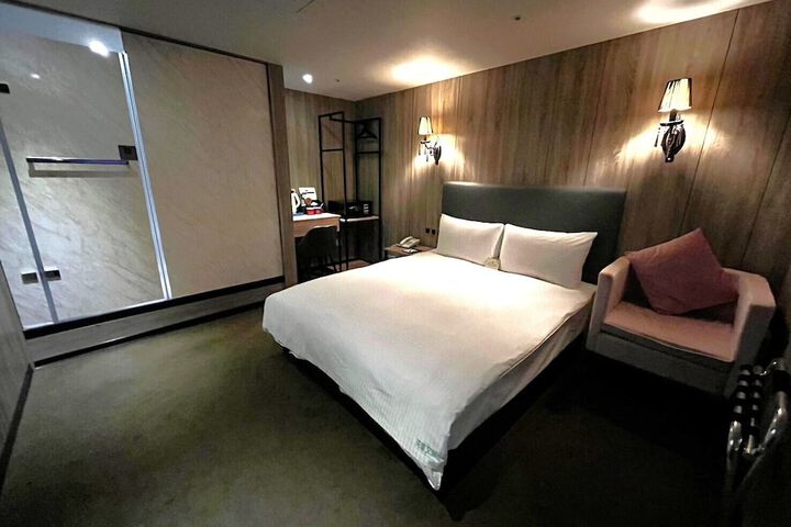 Room 15 of 36