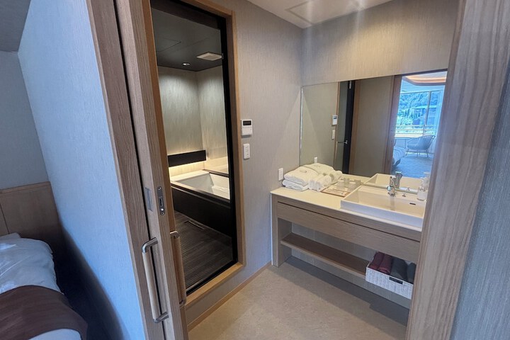 Room 30 of 48