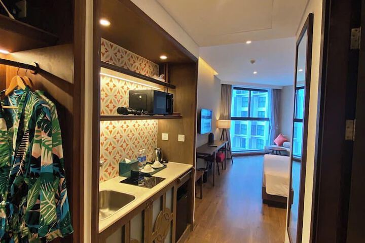Room 6 of 63