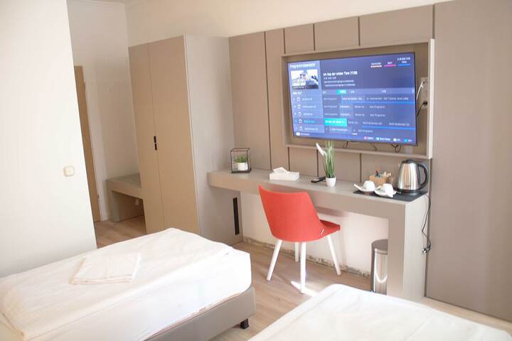 Room 13 of 37