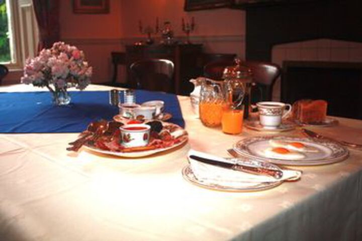 Dining 3 of 19