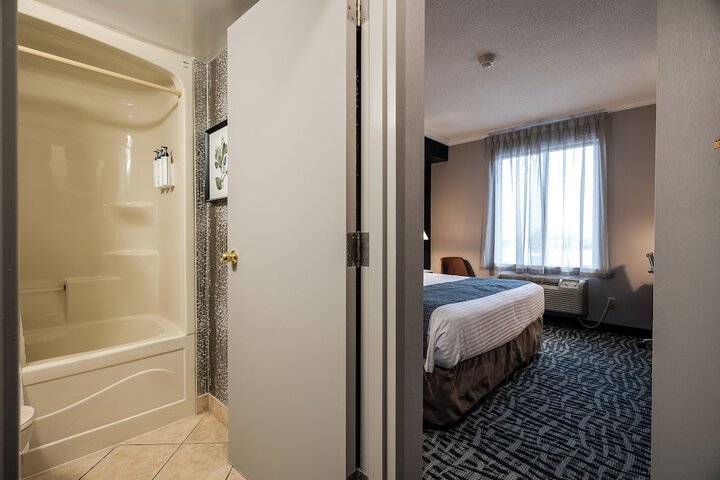 Room 5 of 82