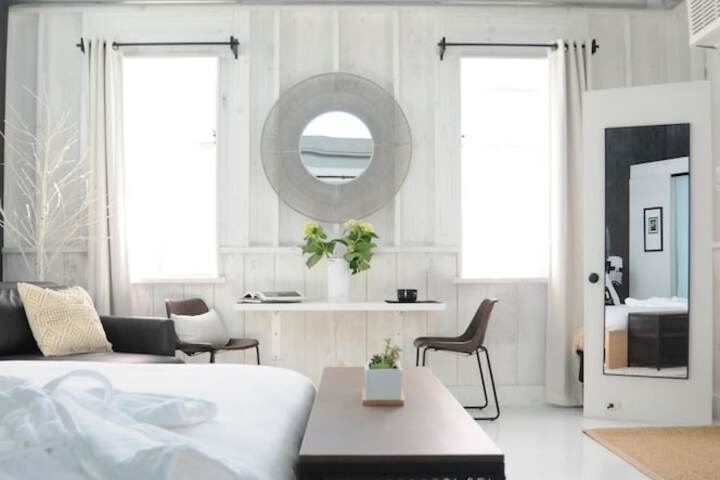 Room 102 of 230