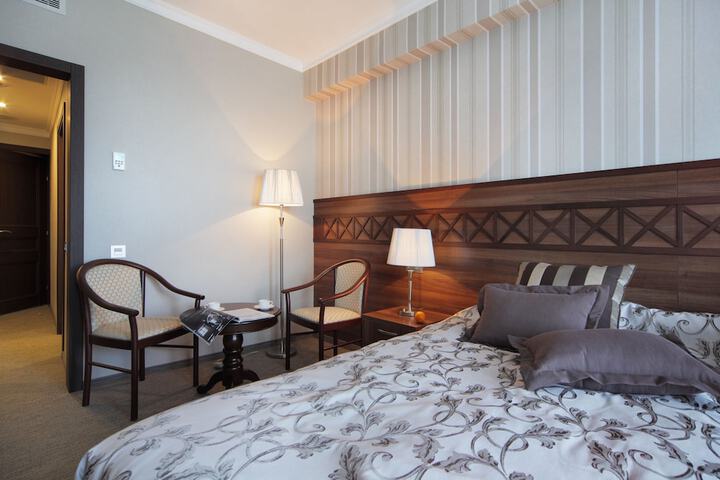 Room 13 of 82