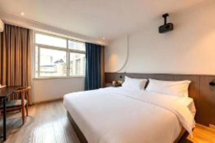 Room 13 of 15
