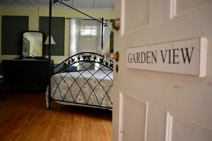 Room 25 of 64