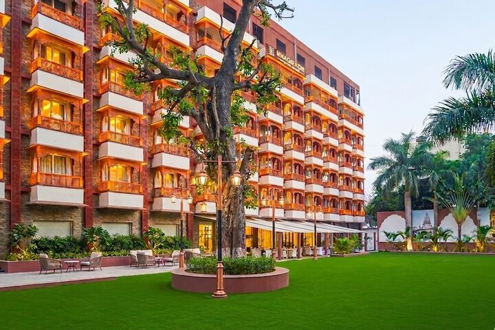Hotel Exterior 156 of 170