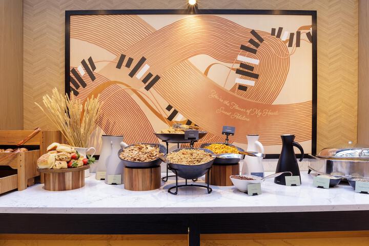 Breakfast/Coffee Service 59 of 102