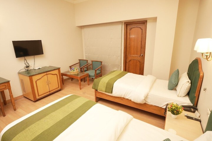 Room 10 of 38
