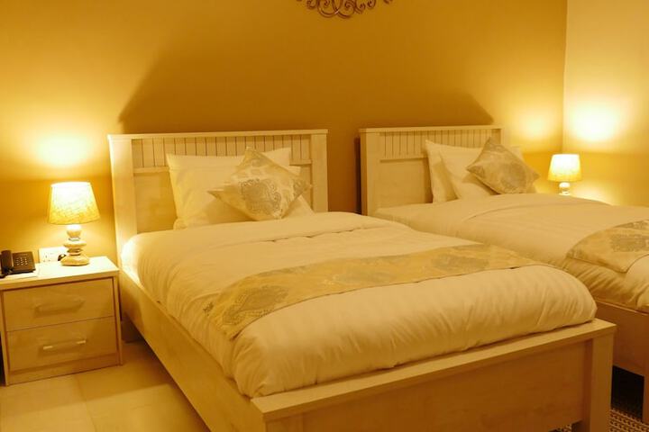 Room 4 of 33