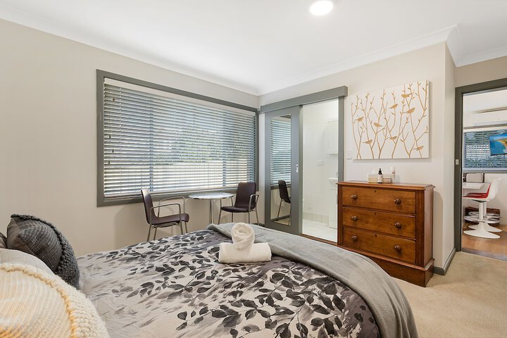 Room 5 of 16