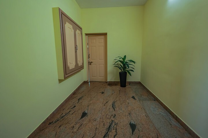 Room 35 of 79