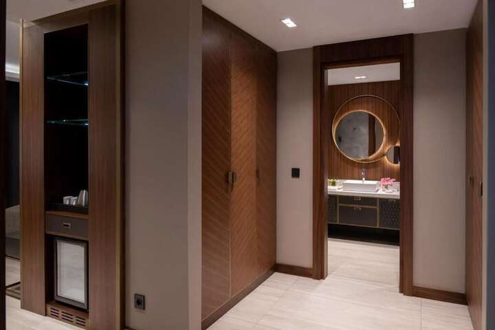 Room 45 of 118