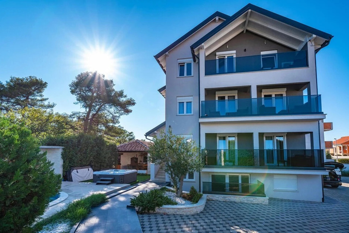 Nice Home in Zadar With Wifi and 8 Bedrooms
