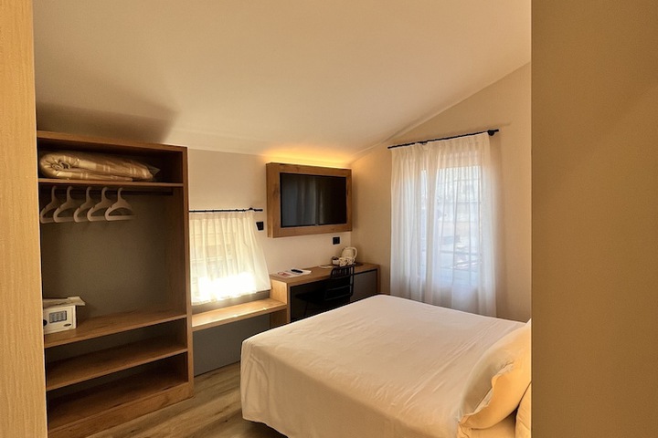 Room 9 of 64