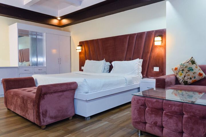 Room 32 of 50