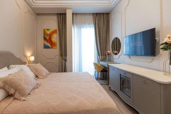 Room 8 of 23