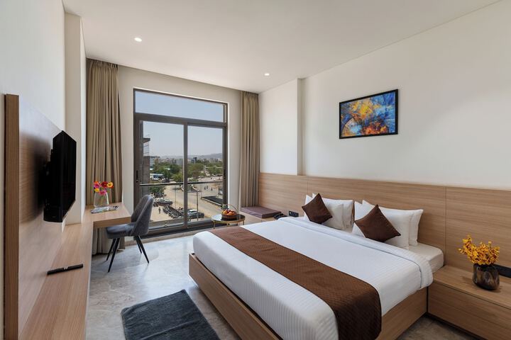 Room 5 of 35