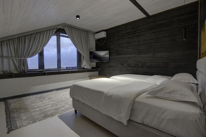 Room 15 of 38